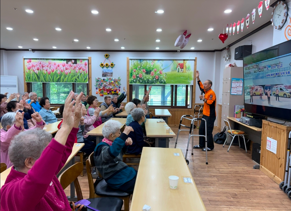 보도자료 사진(2026.5.21) 섬김주간보호센터.jpg