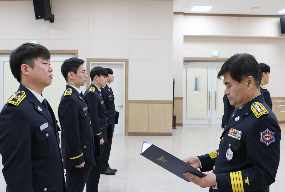 동해소방서 신규 소방공무원 임용장 수여식 관련사진 (2).JPG