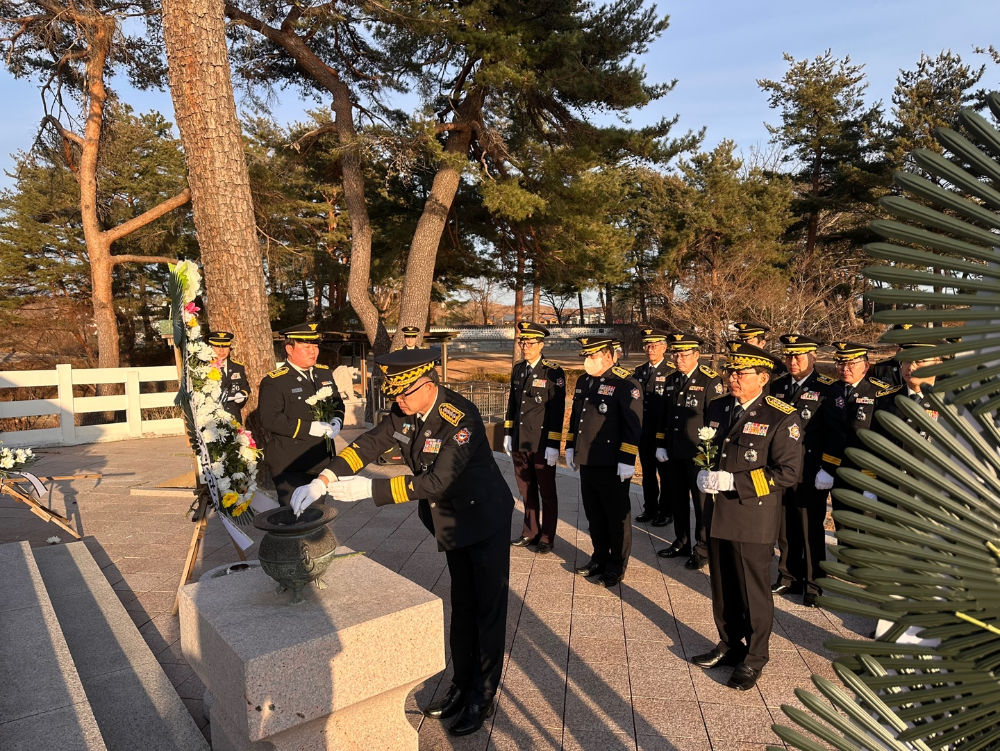 충혼탑 참배.jpg