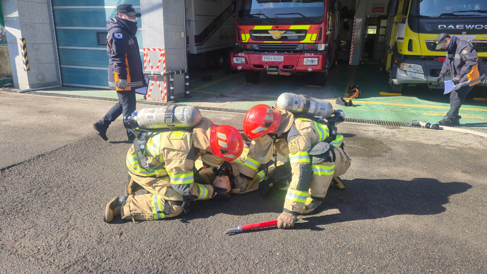 25.2.21.홍천소방서, 전술훈련 평가로 현장대원 전문성 강화1.jpg