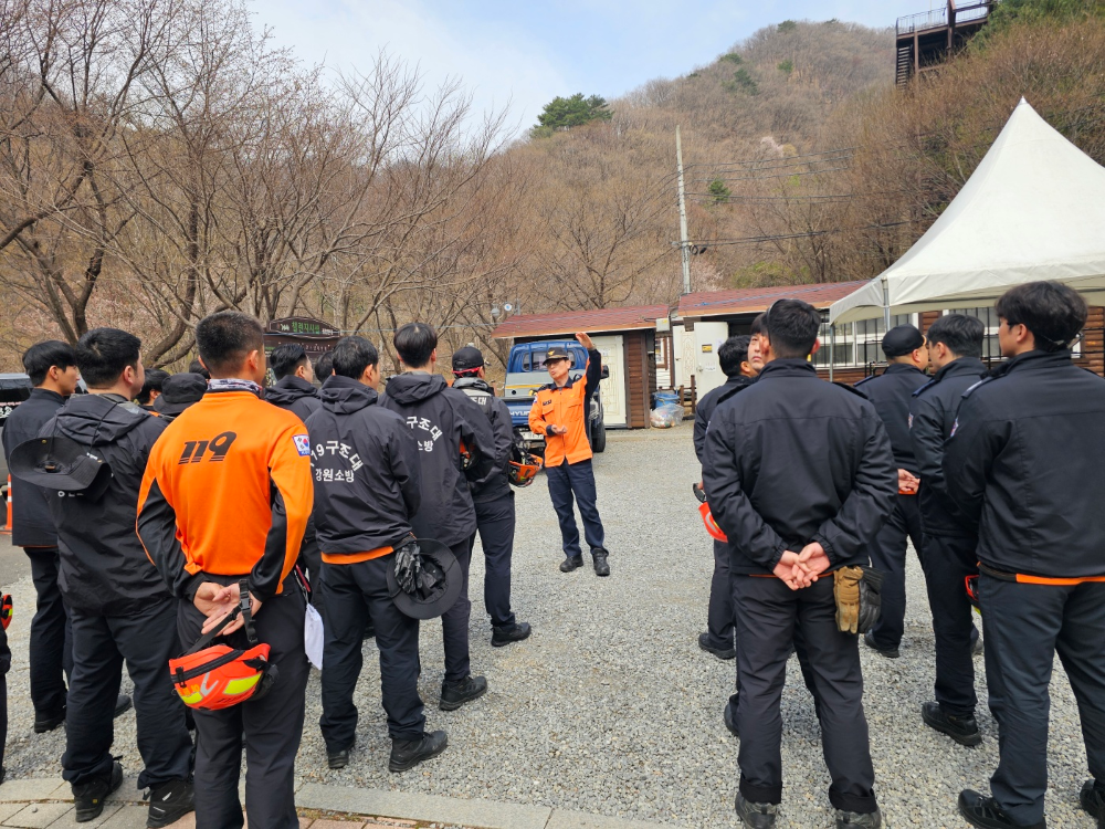 25.4.16.홍천소방서, 레포츠파크 짚라인 안전사고 대비 특별 구조훈련 실시1.jpg