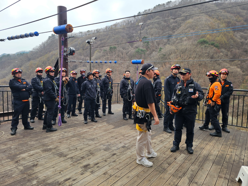 25.4.16.홍천소방서, 레포츠파크 짚라인 안전사고 대비 특별 구조훈련 실시2.jpg