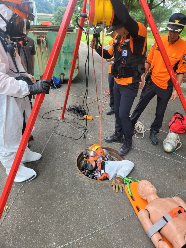 8.12. 맨홀구조훈련1.jpeg