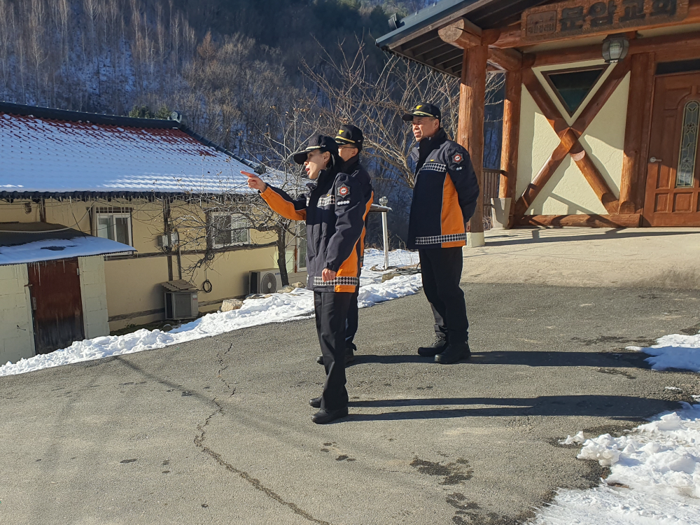 (12.23.)홍천소방서, 겨울철 폭설 피해 및 고립 예상지역 관서장 현지 점검2.jpg