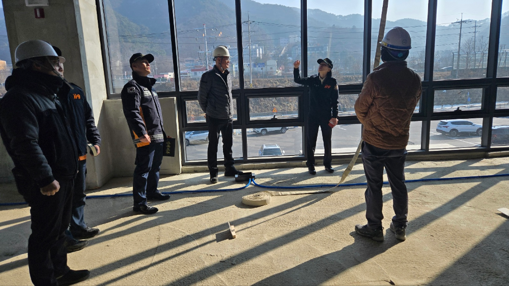25.1.23.홍천소방서, 대형 공사장 관서장 안전 컨설팅1.jpg