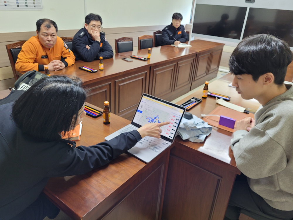 25.2.25.홍천소방서-(주)돌봄드림, 지능형 소방안전서비스 시범 사업 관련 업무 협의회2.jpg