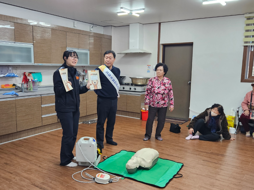 1.14. 우항1리 책자배부.jpg