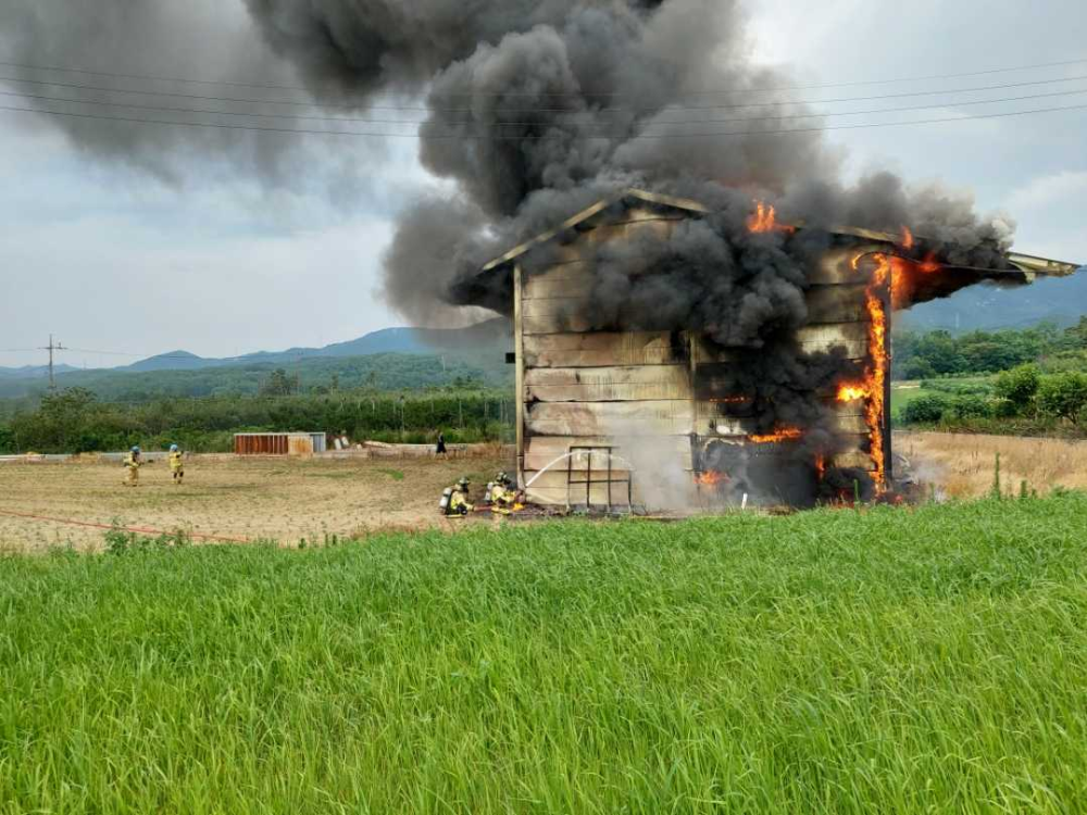 강릉 농자재 창고 화재.jpg