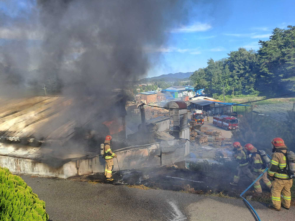 1552 강릉유산동 자동차정비소 화재 현장사진2.jpg