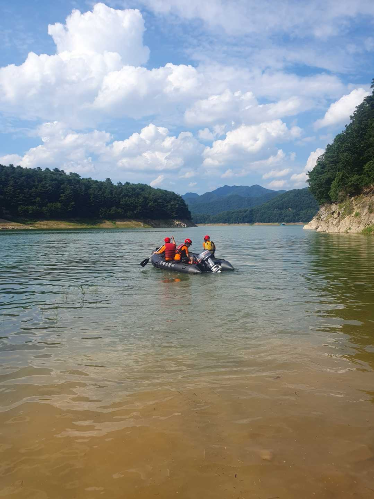 1459 인제 남면 소양호 강변 등산객 고립 구조 활동 사진.jpg