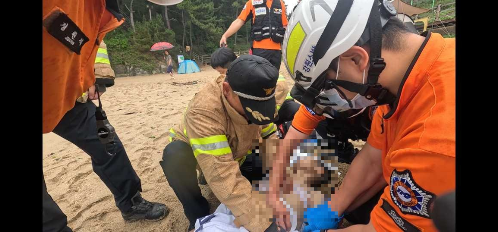 0605 동해 천곡동 한섬해변 익수자 이송.jpg