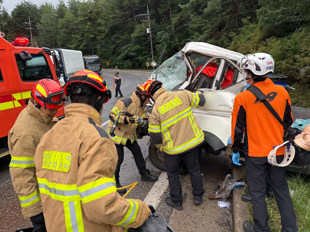 0951) 삼척 화물차 교통사고.jpg
