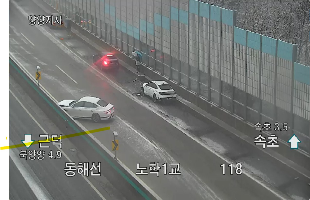 1729 속초 동해고속도로 눈길 다중 추돌사고.jpg