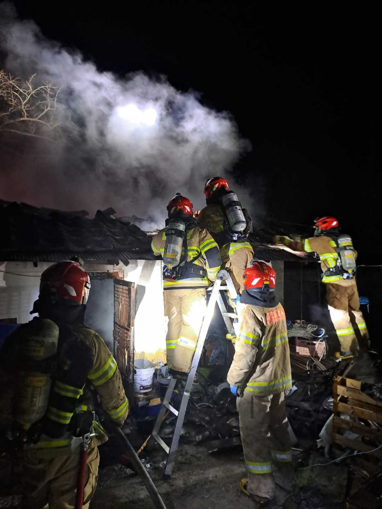 2104 강릉 창고화재2.jpg