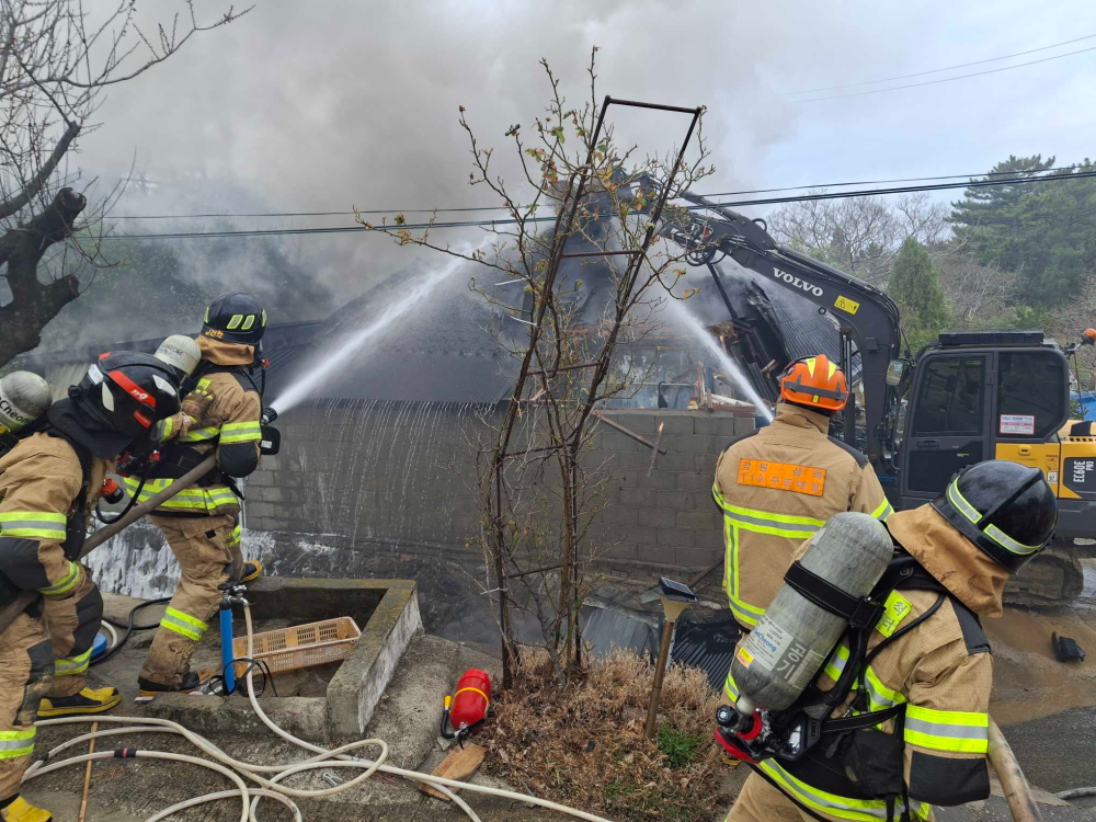 0944 삼척 원덕읍 주택화재-2.jpg