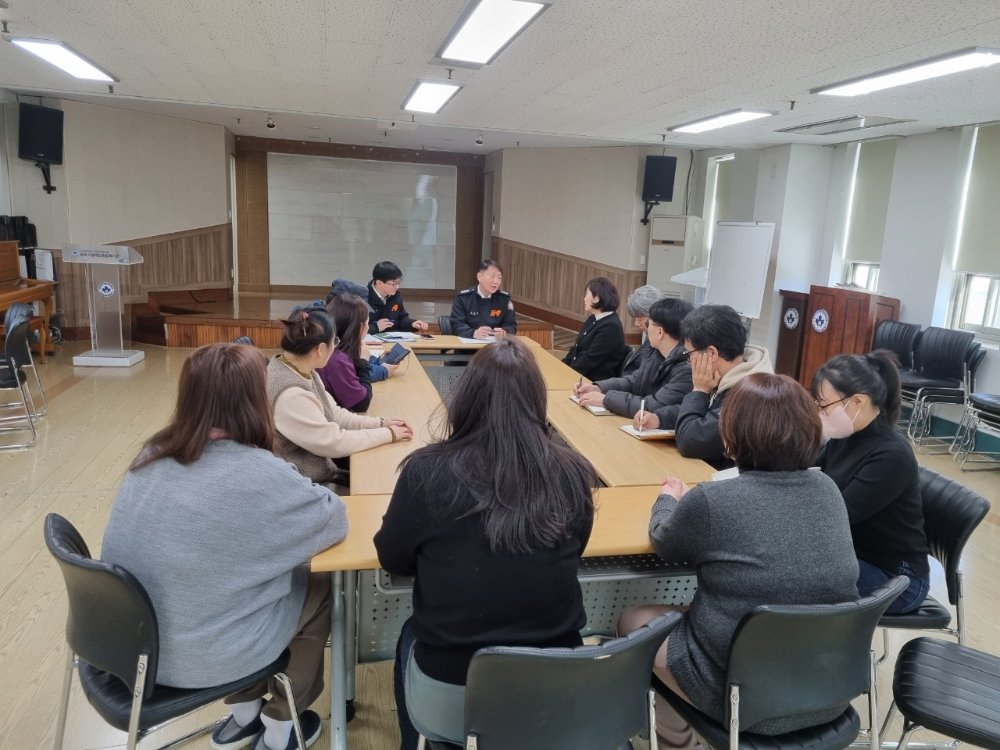 간담회 사진 (1).jpg