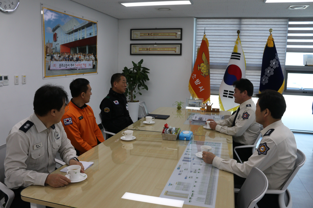 관련사진(치악산 산악구조대장 표창 수여) (3).JPG