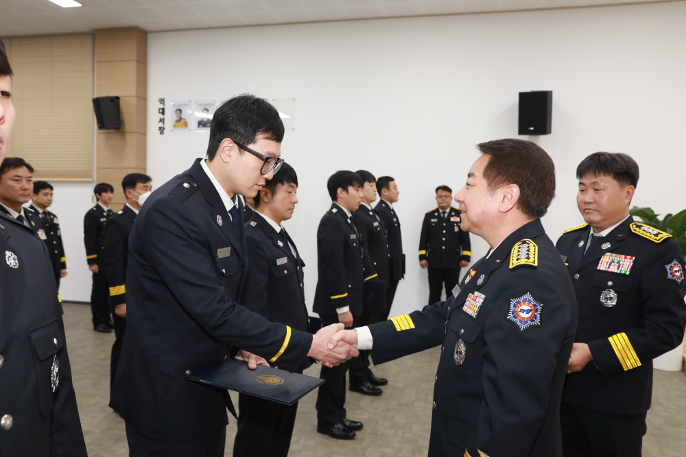 1.6.)양구소방서 임용장 수여식 진급자2.JPG