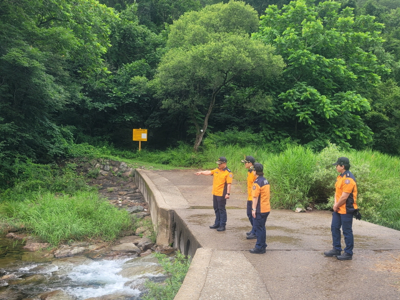 [0.5k]7.15.)방산 수입천 일대 물놀이사고예방 현장안전점검 실시2.jpeg