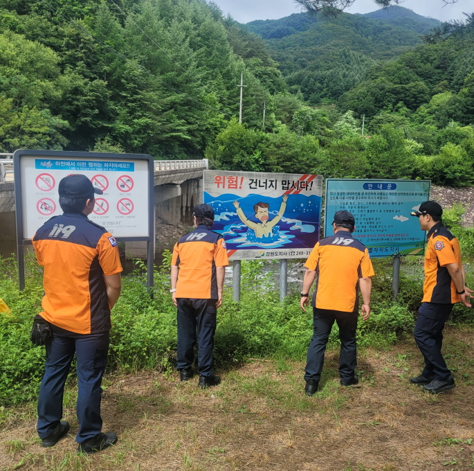 [0.5k]7.15.)방산 수입천 일대 물놀이사고예방 현장안전점검 실시3.jpg