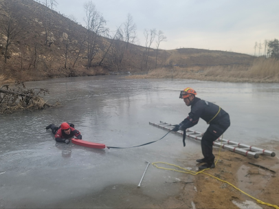 해빙기 빙상 구조훈련 실시... 신속한 인명구조 대응력 강화