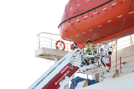 동해항 여객선 화재 대비…동해소방서 합동소방훈련 실시