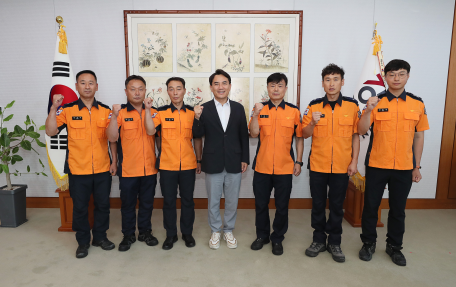 캐나다 산불진화 소방대원 격려